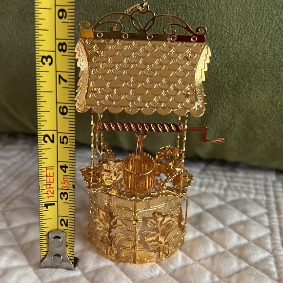 Danbury Mint Golden Wishing Well Ornament - Picture 3 of 8